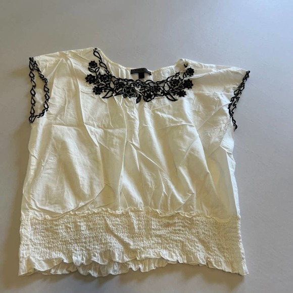 Nine West Jeans White Blouse Black Embroidery top L - Picture 1 of 7